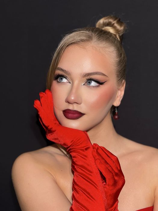 Модель для фотоссессии и видео рилс