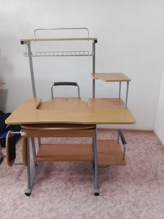 Продам компьютерный стол