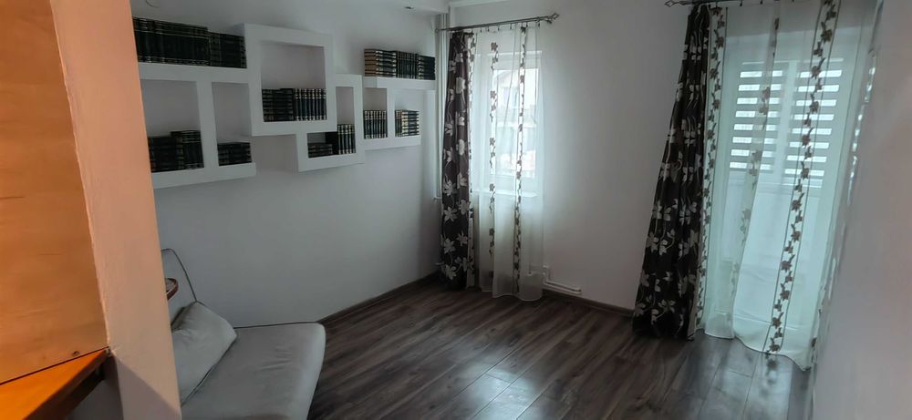 Garsonieră de vânzare