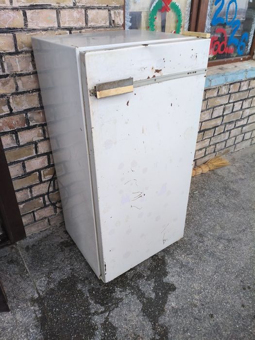 Срочно продаёться холодильник в хорошем состоянии  работает отлично