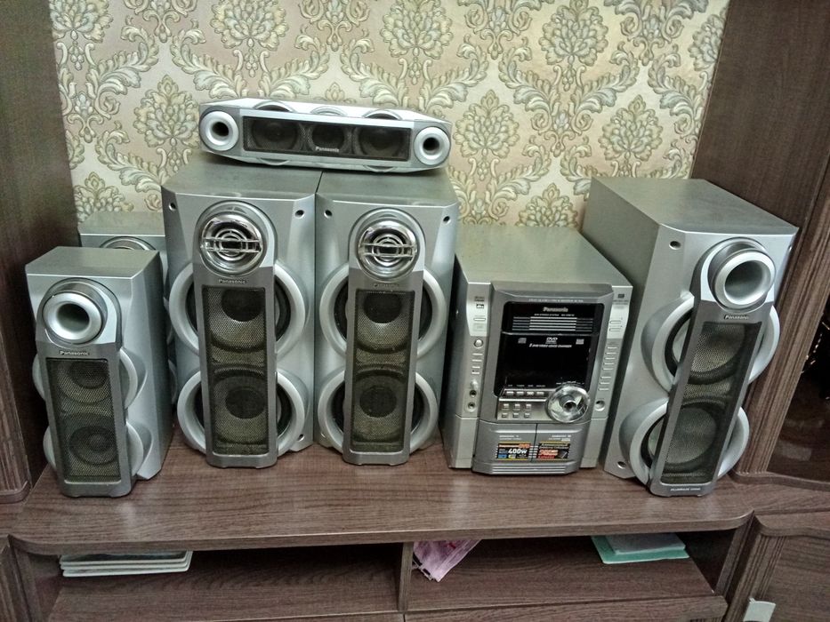 Продается музыкальный центр