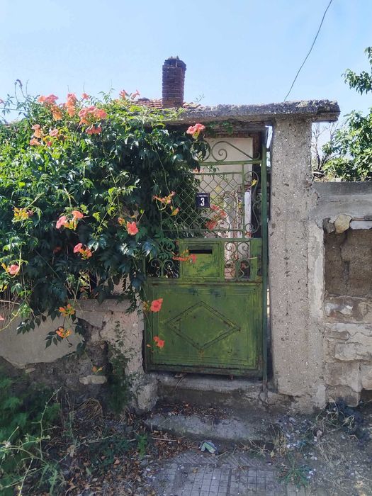 Продава се Къща в Айтос - 385 кв.м за 192 €/кв.м - Снимка #2