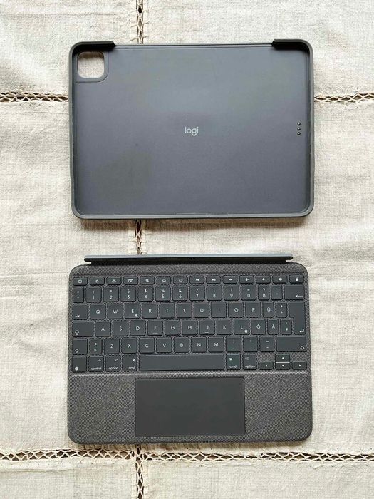 Logitech Folio Touch клавиатура с тъчпад за iPad Pro 11” - Отлично състояние