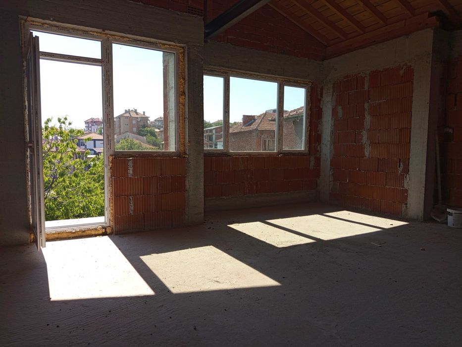 Двуетажна къща с акт 15