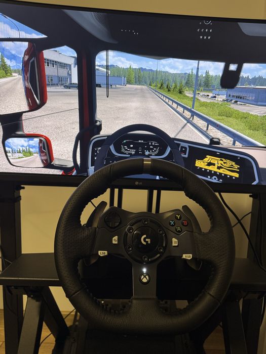 Logitech G920 cu pedale și schimbător, stare foarte bună, puținfolosit