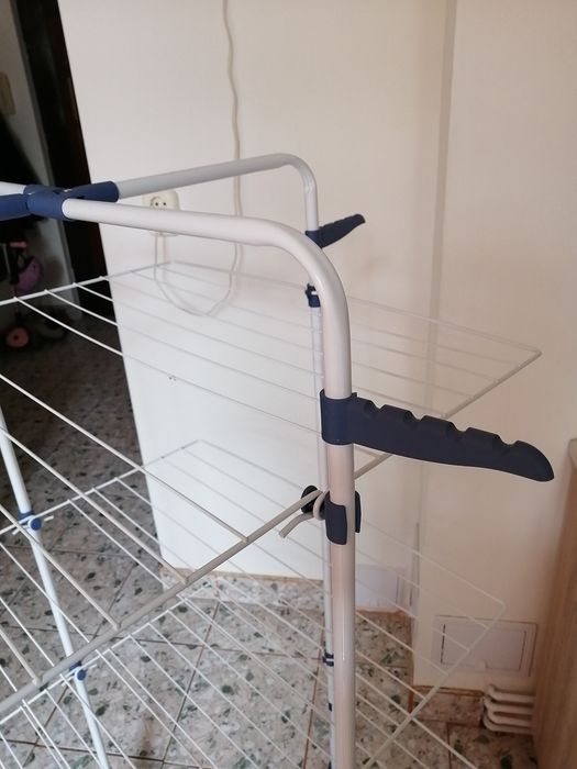 Uscător rufe vertical pliabil, cu suport umerașe, rotile blocabile