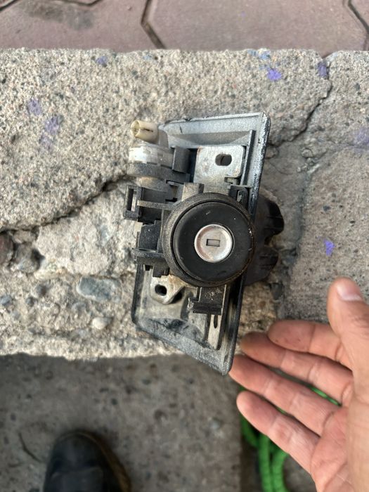 Замок багажника на мерседес