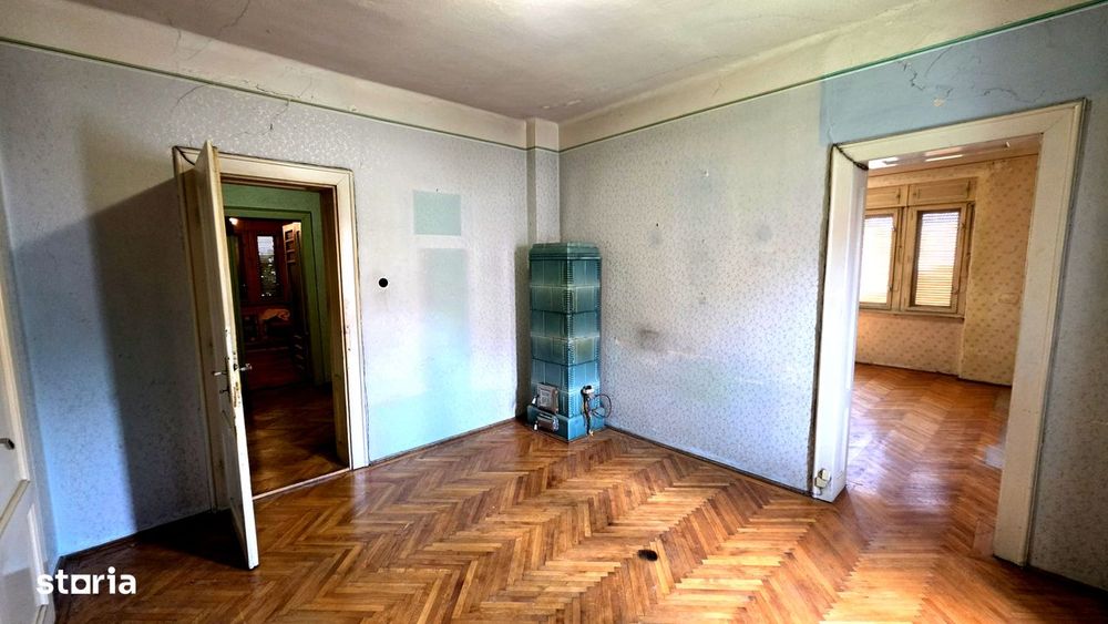 Apartament cu 4 camere , garaj si teren de 420 mp de vanzare zona Sub