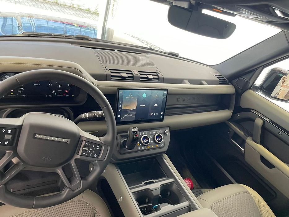 Land Rover Defender 2024 diesel, 91.186 € — imagine 5