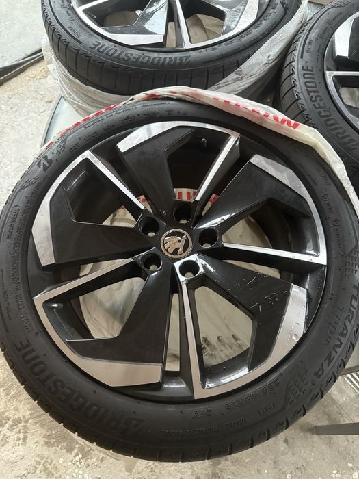Jante Skoda Comet vRS OEM R18 + Anvelope Bridgestone de vara