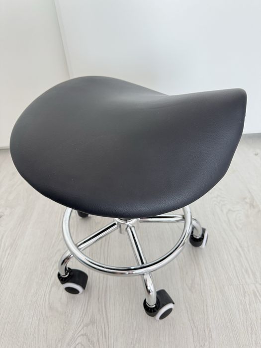 Scaun reglabil cosmetica