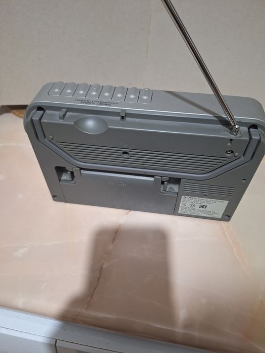 Vand radio Sony ICF-M770SL.