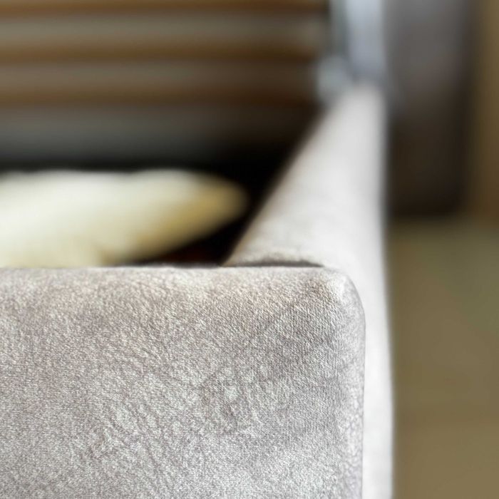 Кровать с мягкой обивкой 200х180