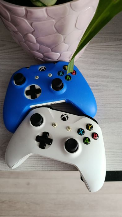 Продам xbox one s 1TB