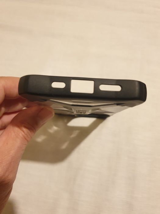 husă UAG  iphone 13 pro