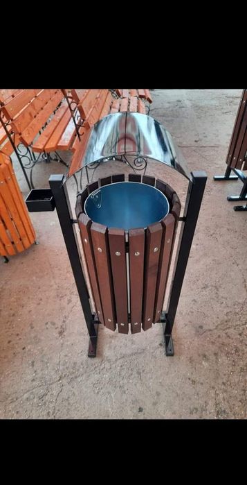 Mobilier urban băncuțe si coșuri de gunoi stateie autobuz