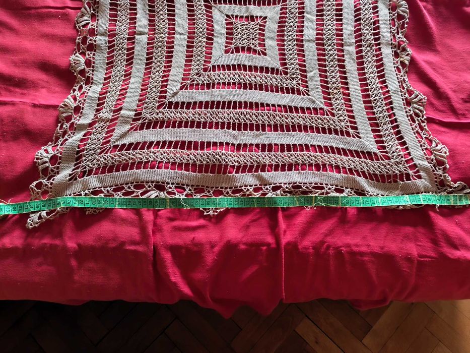 Продавам плетени на една кука покривки