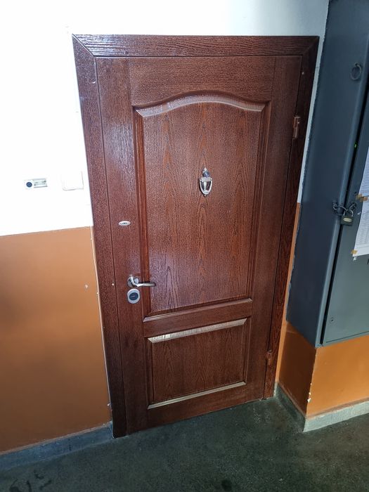 Продавам двустаен в ц.г.ч  Враца