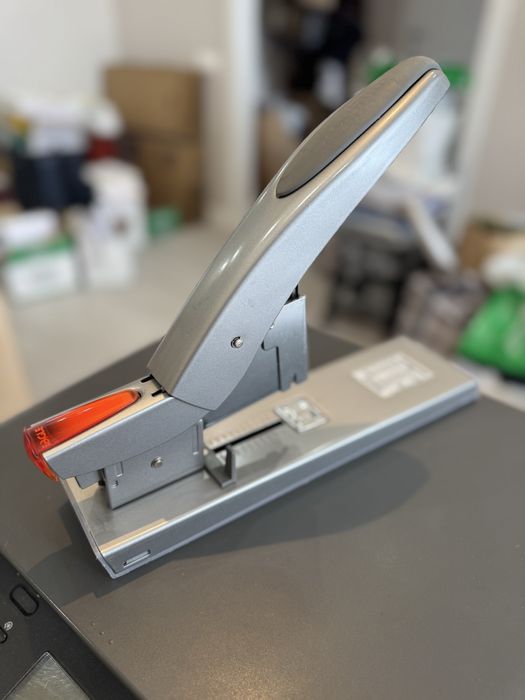 Продам степлер в отличном состоянии