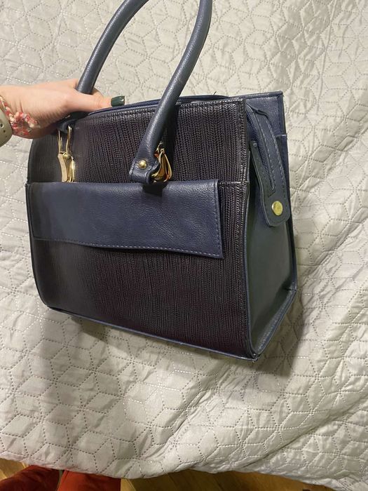 Тъмно синя дамска чанта