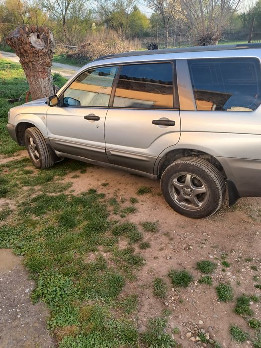 Продавам Субару Форестер