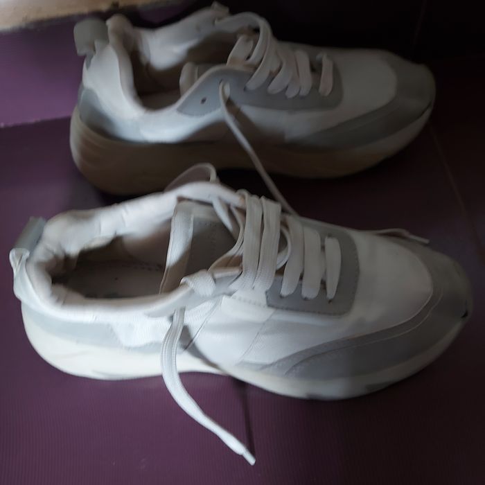 Vind adidasi marimea 37 , marca Tamaris.