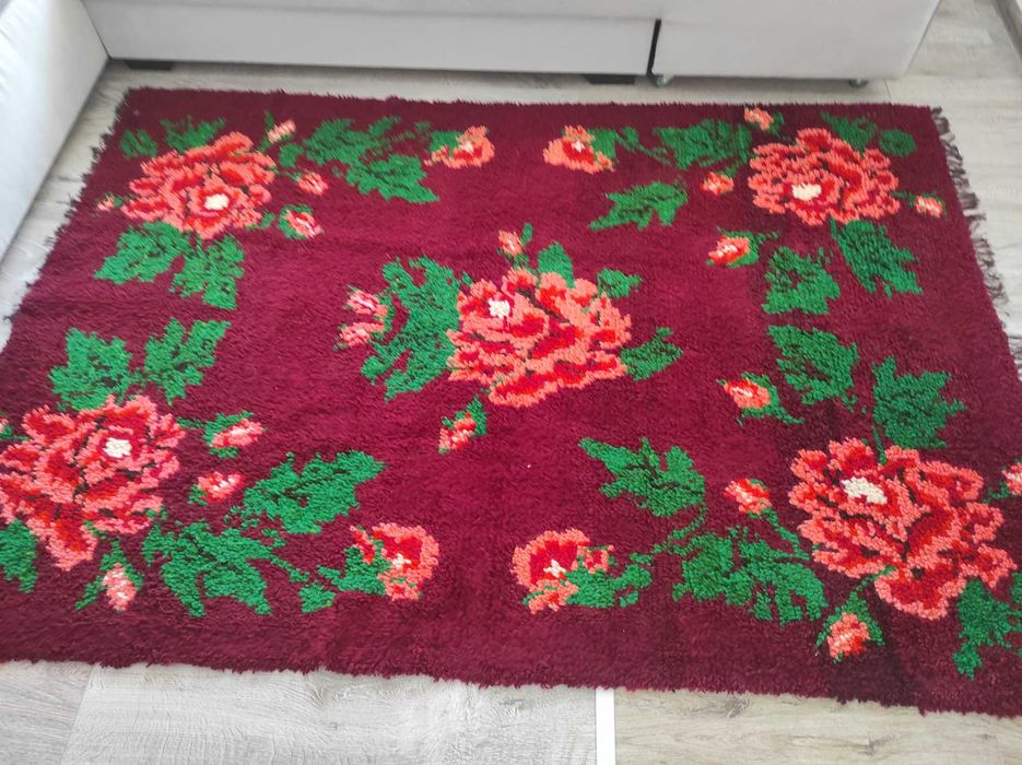 Автентичен ръчно тъкан вълнен килим 200x150 см – бордо с едри рози