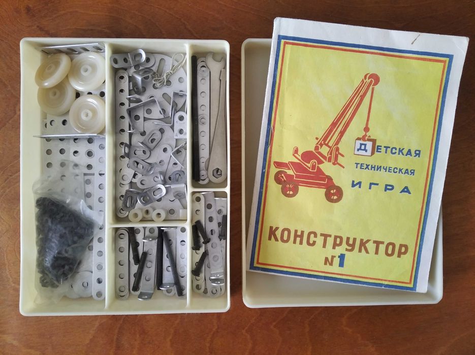 Детская игра металлический конструктор.