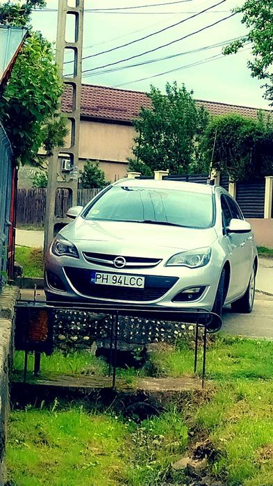 Vând Opel Astra j