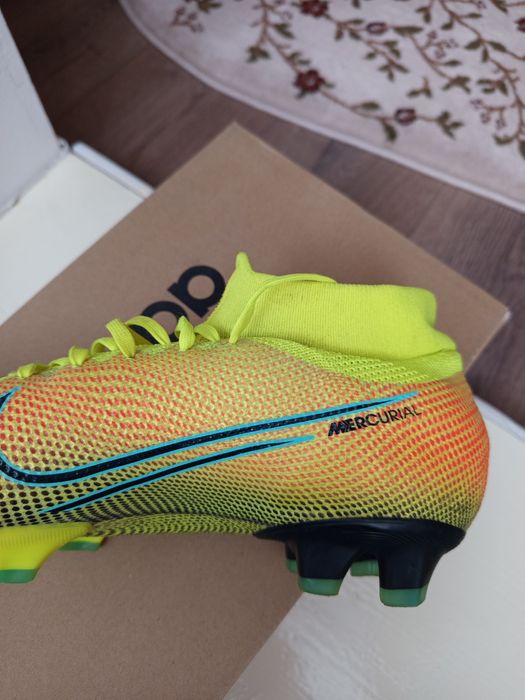 Ghete fotbal Nike Mercurial