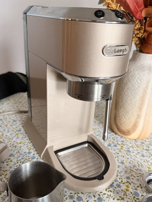 Кафемашина Delonghi Dedica златна