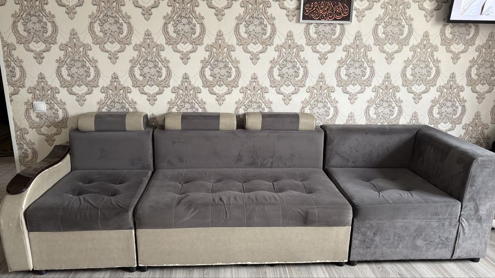 Диван для гостиной состояние хорошое длина 3 метр