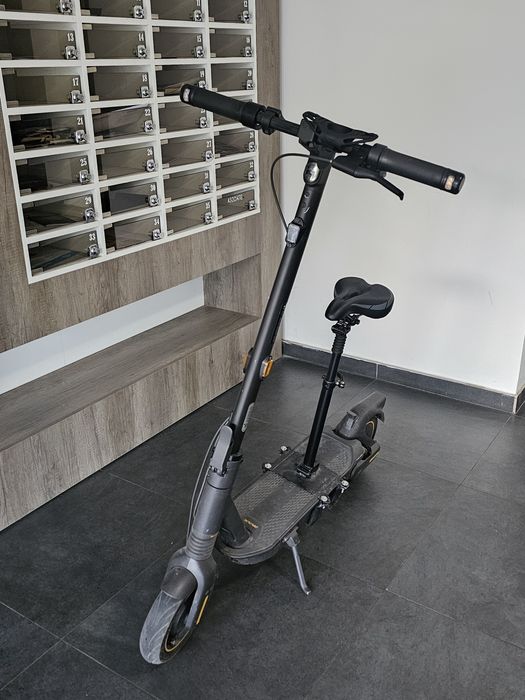 Trotineta electrica Segway Ninebot Max G2