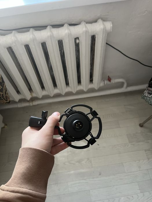 Продаю Микрофон AT2020