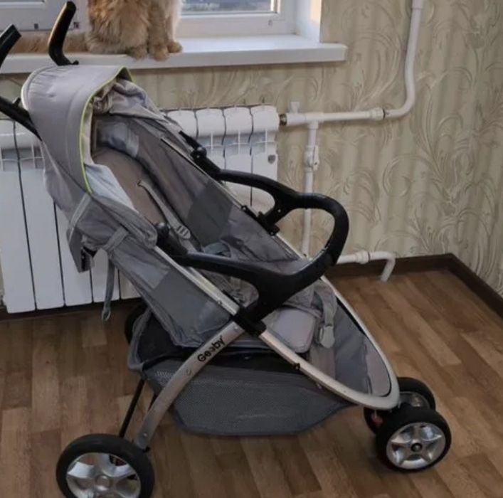 Детский коляска сотилади