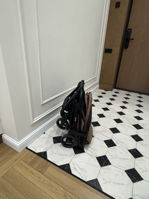 Продам коляску Anex air z