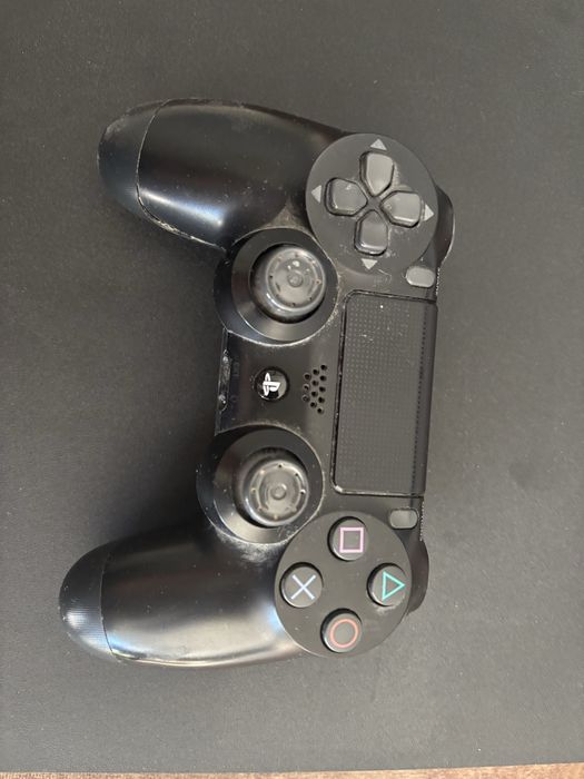 Ps4 1TB с 4 контролера и зареждаща станция +12 игри