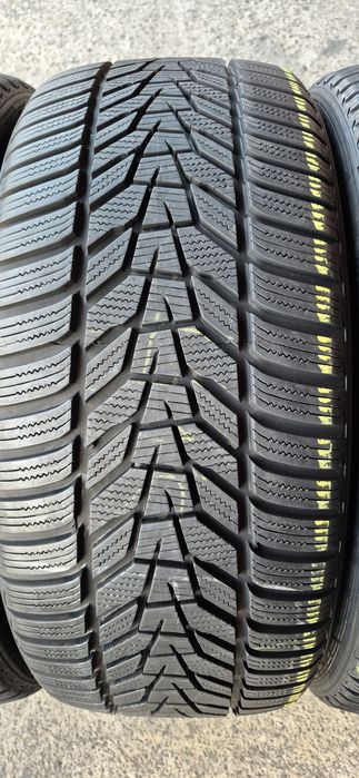 4 anvelope iarna ca noi Hankook,fata 245/40/20,spate275/35/20.Pret/buc