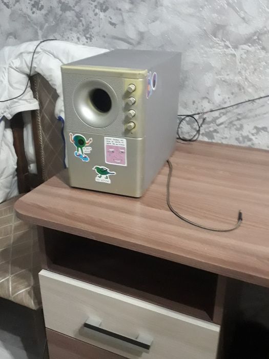 Срочно продам сабвуфер и две колонки в комплекте