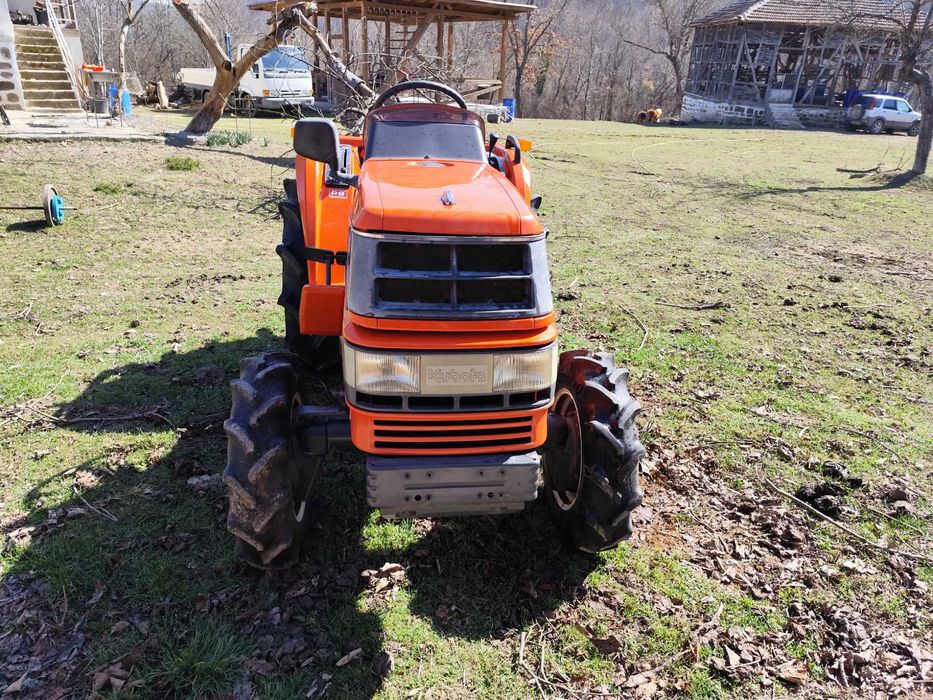 Трактор Kubota GT3 4х4 23 к.с. с мулчираща косачка и теглич