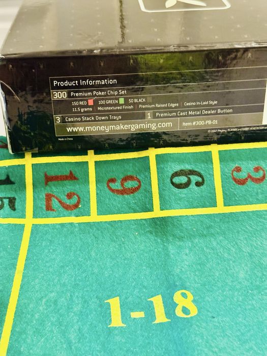 Set jetoane Poker Playboy Premium 11,5 g + covoras masa