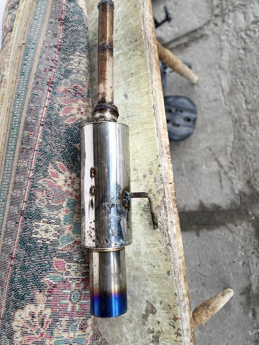 Глушитель HKS в хорошем состоянии