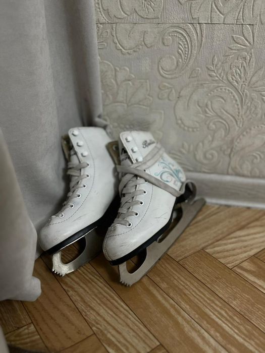 Продам коньки фигурные 34 р.