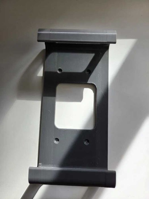 Suport pentru Focusrite Scarlett 2i2, Solo, Motu M4, etc, sub birou (under-desk mount)