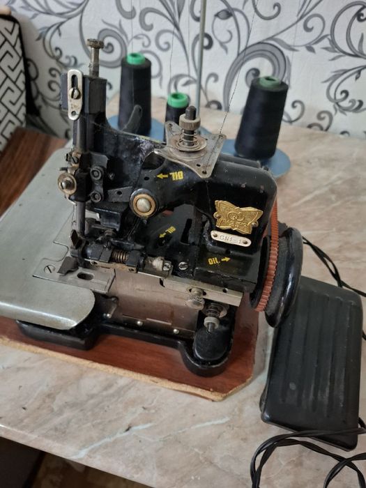 Оверлок китайский в рабочем состояние