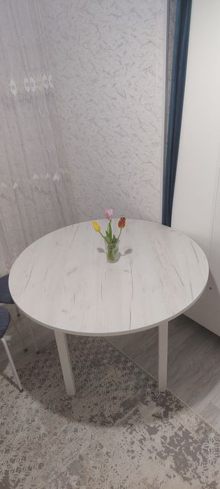 Продам обеденный стол