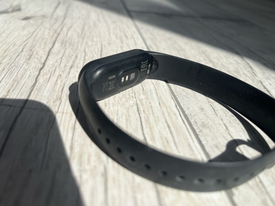 Фитнес гривна Xiaomi Mi Smart Band 6, запазен, като нов