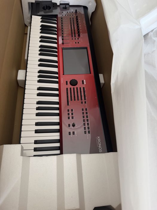 Korg kronos 3 с гаранция 20 месеца остатъчна