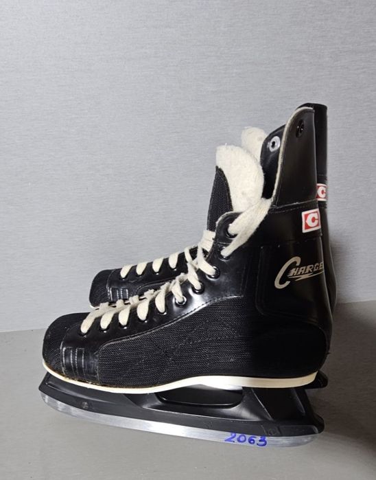 Patine 2063  hochei hockey  CCM  marime   40,5-41 ( 26   cm lungime interioara).