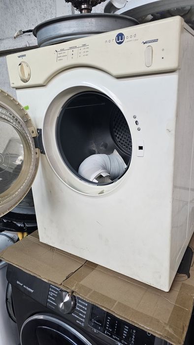 Vând uscător de rufe